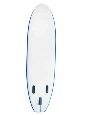 На открытом воздухе перекрестная раздувная доска затвора стоит вверх Surfboard для Beginner